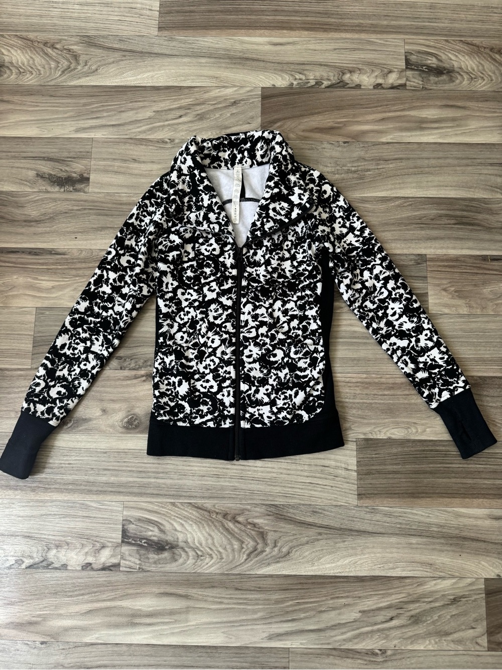 Lululemon Cozy Cuddle Up Jacket in Fleur Sombre Size 2